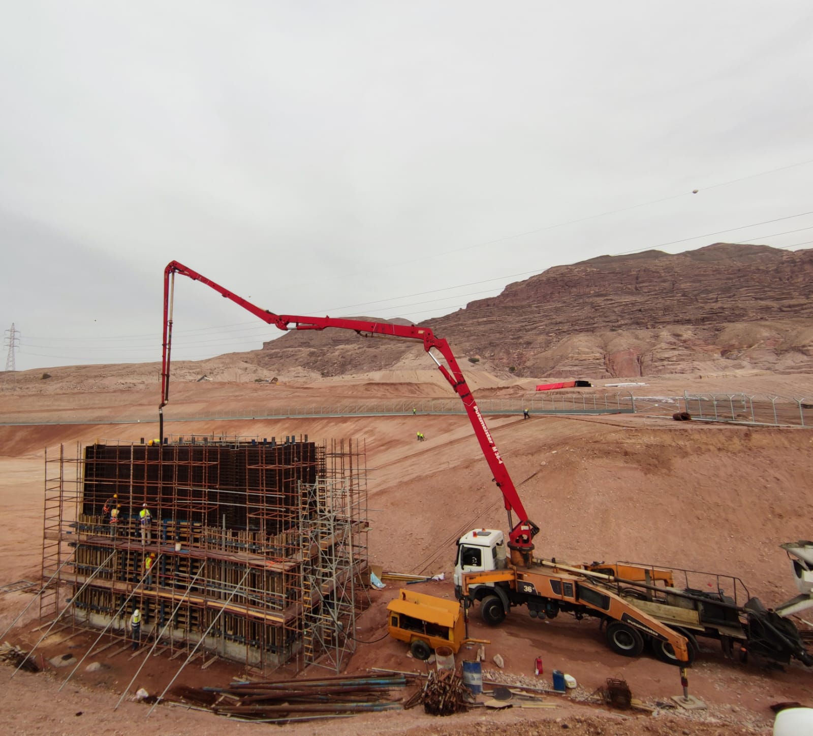 Reservoir wall pour in the desert