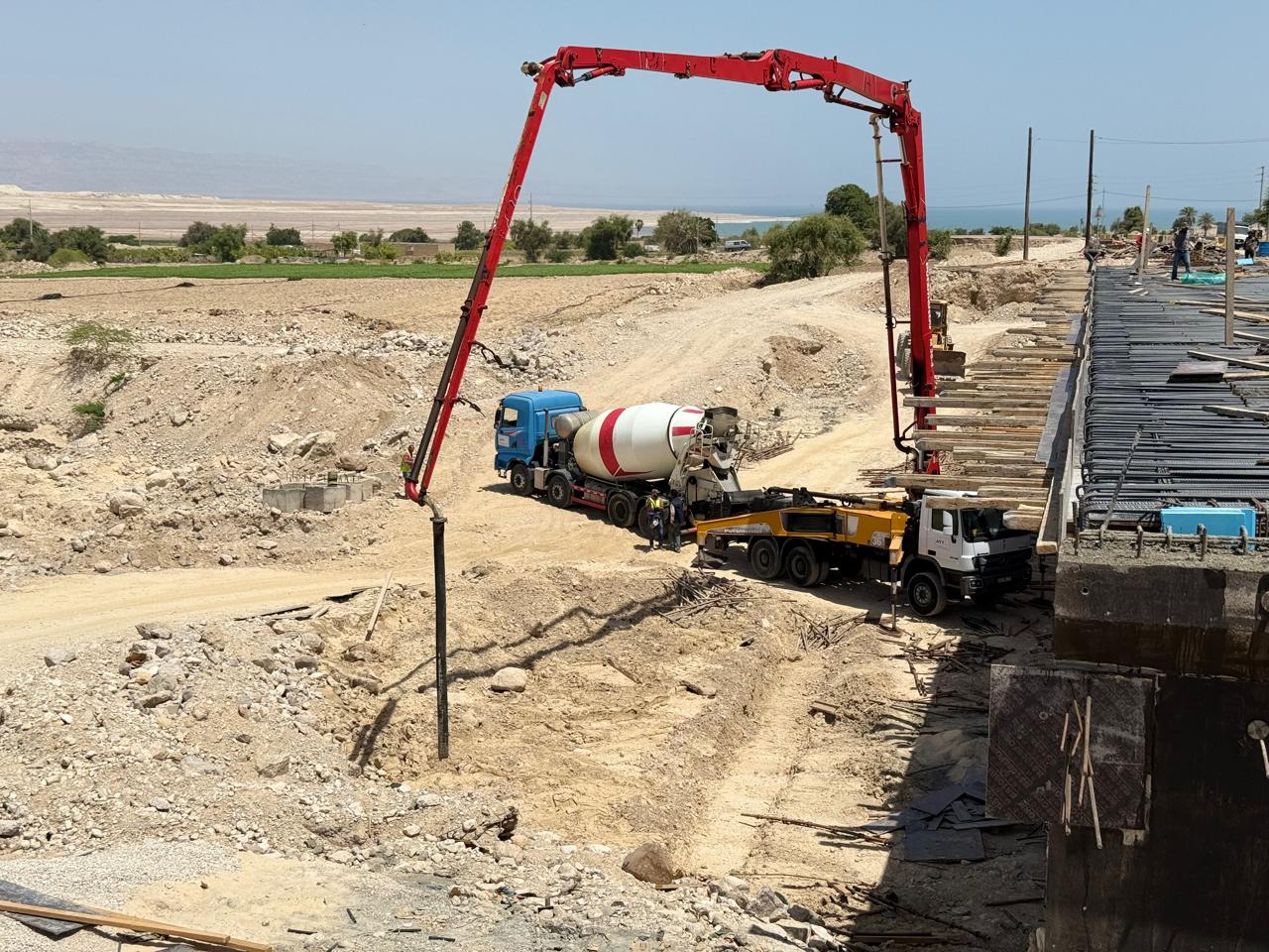 Bridge deck pour near the Dead Sea